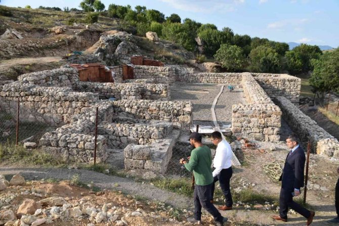 Vali Gürel, Hadrianoupolis Antik Kenti’ndeki Çalışmaları İnceledi