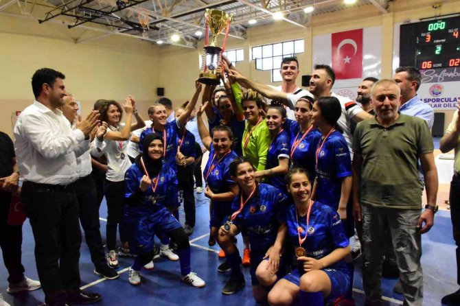 Ortacalı Sporcular İ̇şitme Engelliler Kadın Futsal Türkiye Şampiyonası’nda Şampiyon Oldu