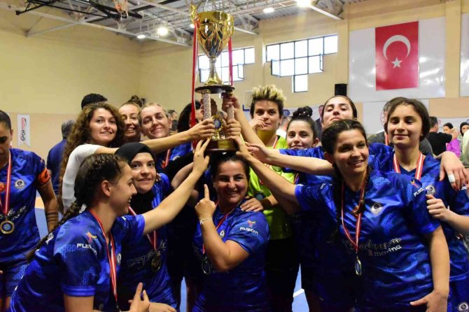 Ortacalı Sporcular İ̇şitme Engelliler Kadın Futsal Türkiye Şampiyonası’nda Şampiyon Oldu