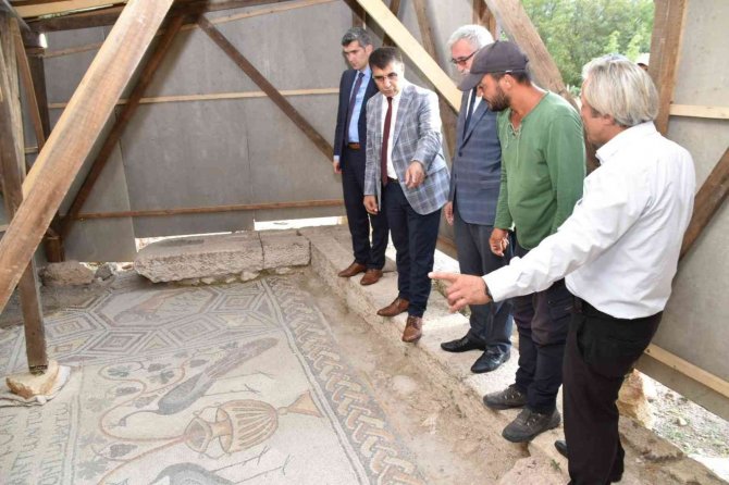 Vali Gürel, Hadrianoupolis Antik Kenti’ndeki Çalışmaları İnceledi