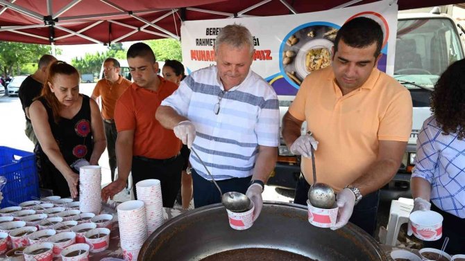 Başkan Toplaloğlu’ndan Aşure İkramı