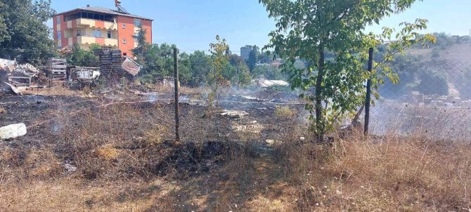 Gönüllü İtfaiyecilerin Erken Müdahalesi Yangının Büyümesini Engelledi