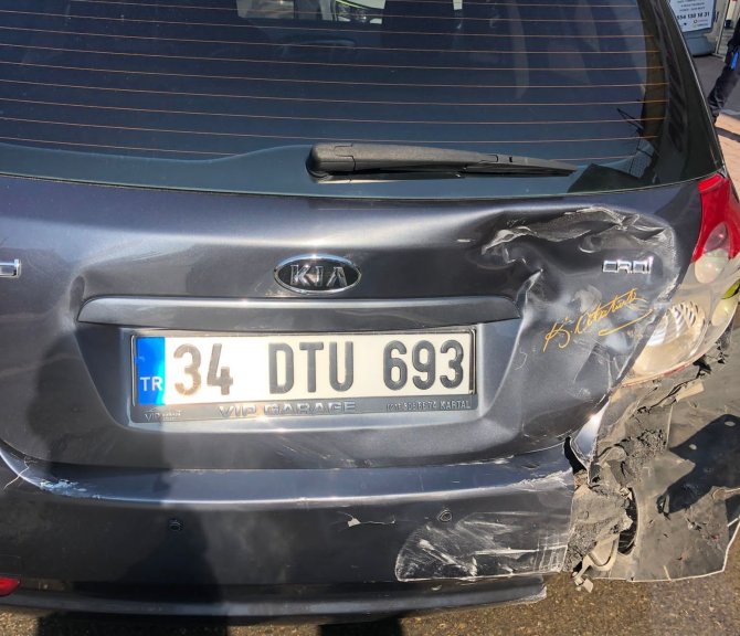 Otomobil İle Çarpışan Hafif Ticari Araç Devrildi: 1 Yaralı