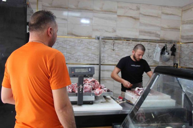 Mardinli Kasaptan Fırsatçılara İnat: Etin Kilosunu Yüzde 30 İndirimli Satıyor
