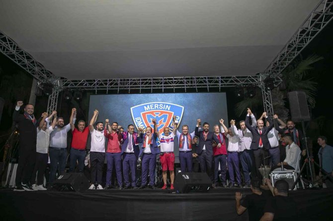 Seçer, Mersin İ̇dmanyurdu’nun Kuruluş Yıldönümünü Taraftarlarla Birlikte Kutladı