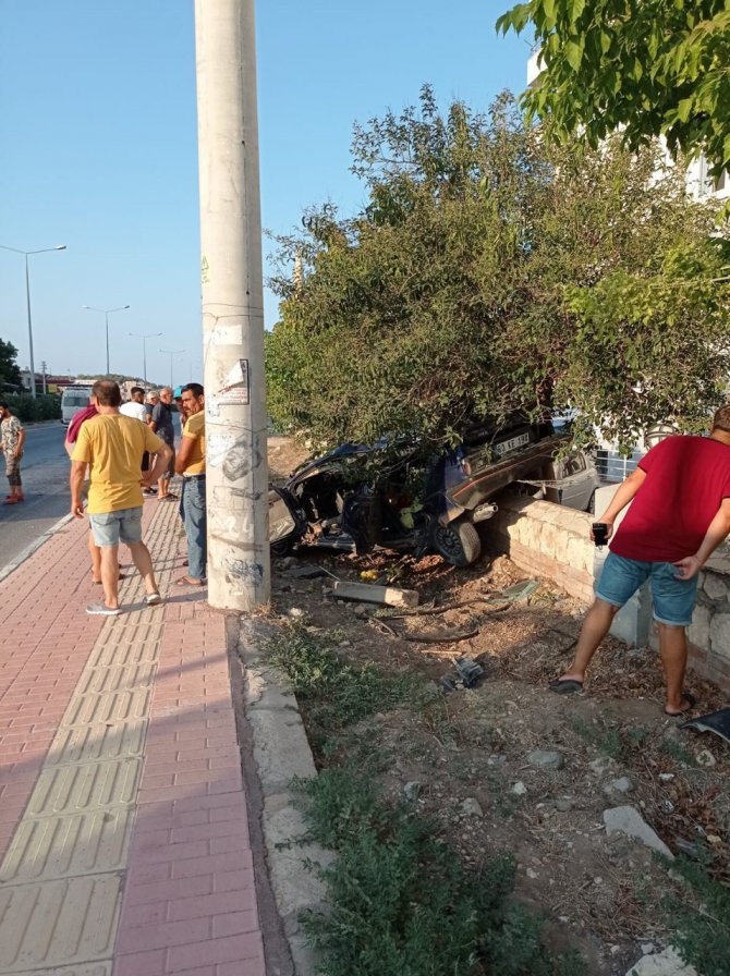 Erdemli’de Trafik Kazası: 2 Yaralı