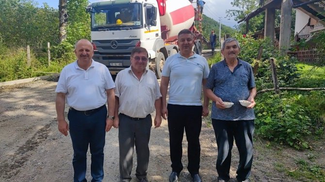 Ünye’de Beton Yol Çalışmaları Sürüyor
