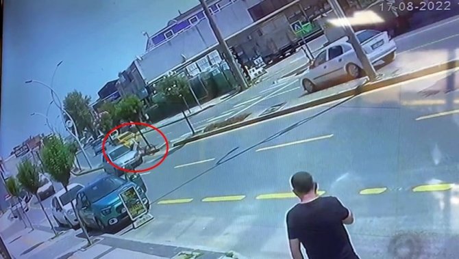 Otomobiliyle Bisikletliye Çarptı, Kazanın Şokunu Atamadı