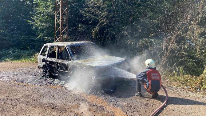 Yayla Yolunda Milyonluk Cip Yandı, Geriye Demir Yığınları Kaldı