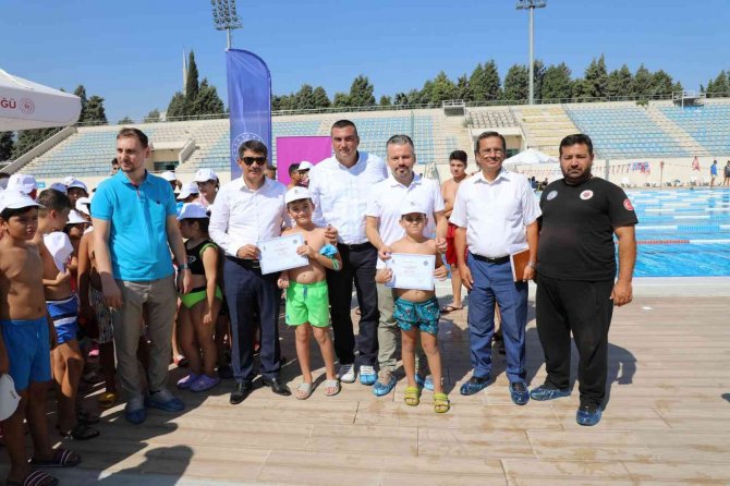 Şehzadeler Belediyesinin Yaz Okuluyla Yüzmeyi Öğrendiler
