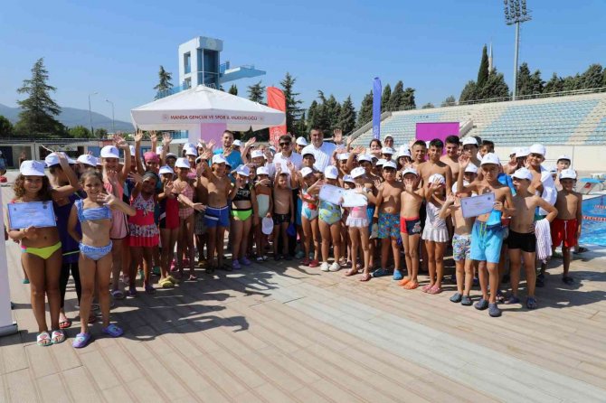 Şehzadeler Belediyesinin Yaz Okuluyla Yüzmeyi Öğrendiler