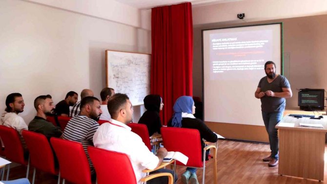 Sü İ̇letişim Fakültesi Akademisyenleri Azez’deki Gazetelere Eğitim Verdi