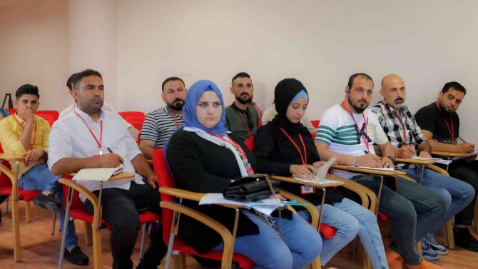 Sü İ̇letişim Fakültesi Akademisyenleri Azez’deki Gazetelere Eğitim Verdi
