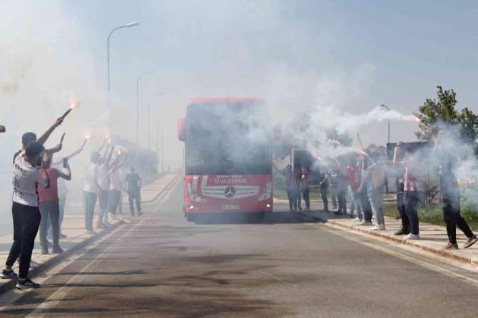 Sivasspor’a Coşkulu Uğurlama
