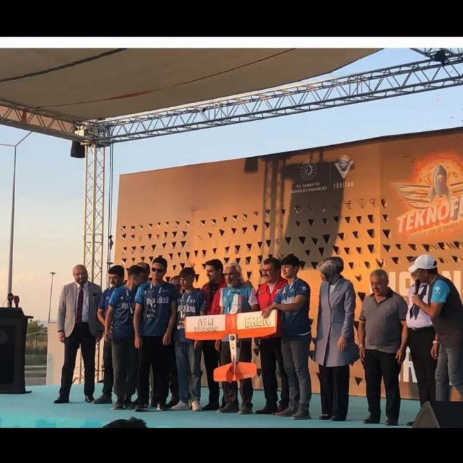 “İ̇yi Ki Varsın Eren Takımı” Liselerarası İ̇nsansız Hava Araçları Yarışması’nda Türkiye Üçüncüsü Oldu