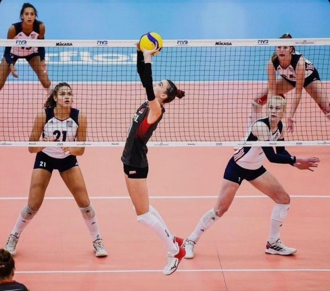 Dilay Özdemir, Max Potential Ailesine Katıldı