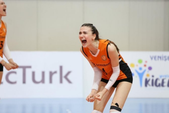 Dilay Özdemir, Max Potential Ailesine Katıldı
