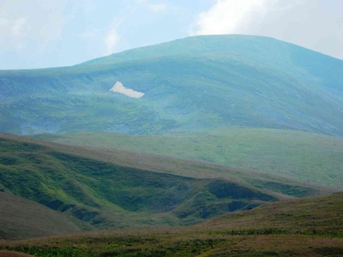 Ağustos Sıcağı Posof Yaylalarında Kar Bırakmadı