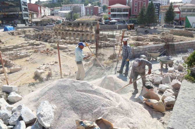 Tarihi Roma Hamamı’nda Çevre Düzenlemesi Sürüyor