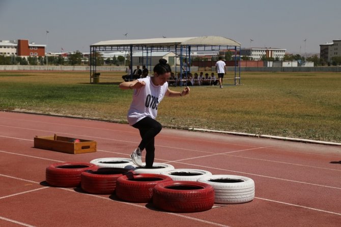 Adaylar, 45 Metrelik Parkurda Asü’lü Olmak İçin Ter Döküyor
