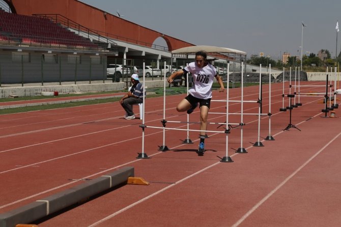 Adaylar, 45 Metrelik Parkurda Asü’lü Olmak İçin Ter Döküyor