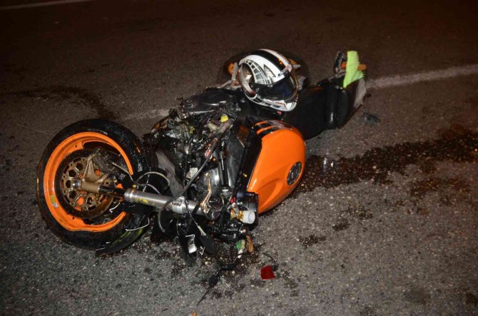 Antalya’da Otomobile Arkadan Çarpan Motosiklet Sürücüsü Yaralandı