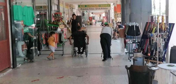 Engelli Numarasıyla Dilenen İki Kardeş Zabıta Ve Polislere Zor Anlar Yaşattı