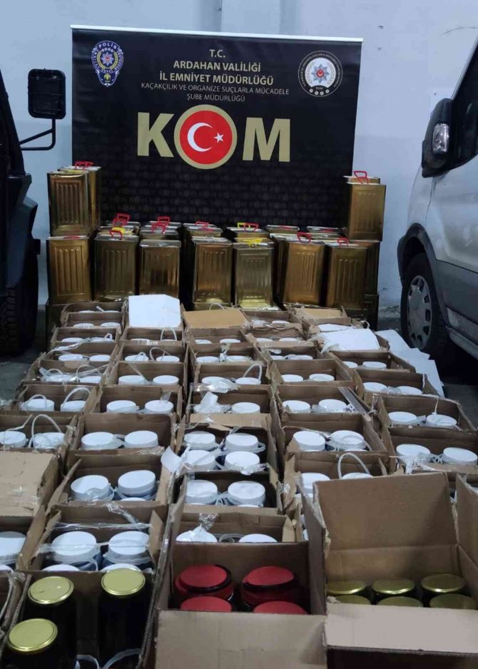 Ardahan’da 2 Bin 800 Kilo Sahte Bal Ele Geçirildi
