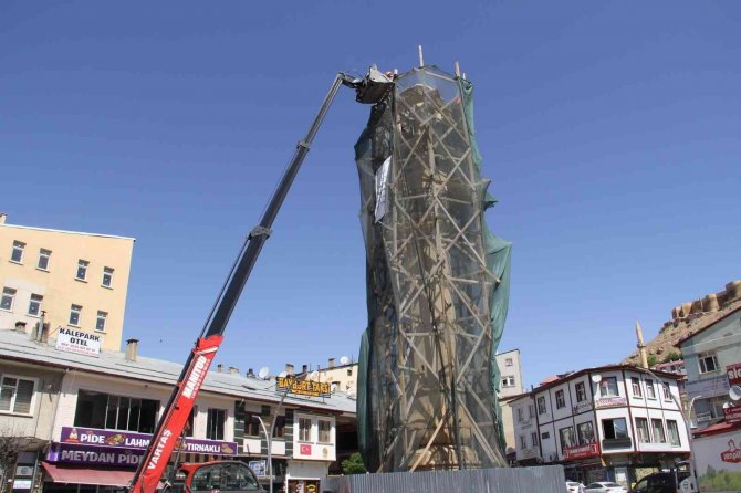 Bayburt’un Simgelerinden Tarihi Saat Kulesinin Restorasyonu Devam Ediyor