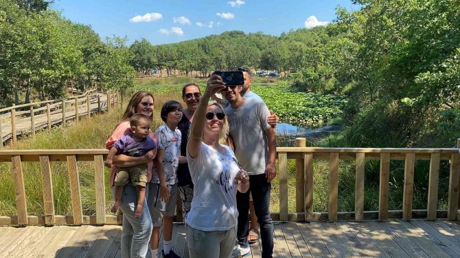 Bu Göldeki Çiçekleri Koparmanın Cezası 109 Bin Lira