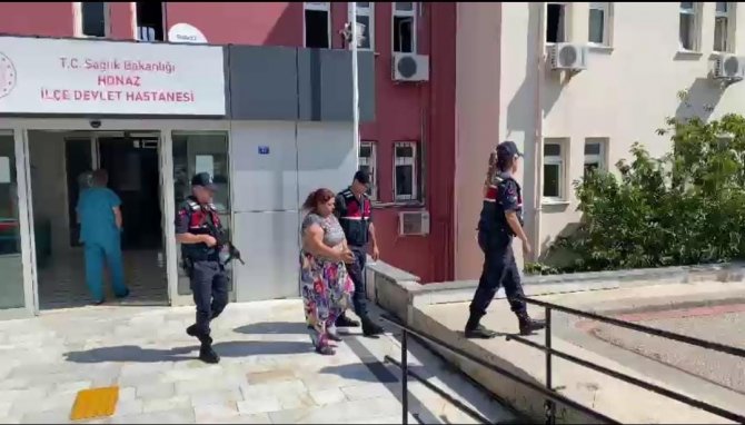 Yarım Kilo Eroinle Yakalanan Kadın Tacir Jandarmanın Takibinden Kaçamadı