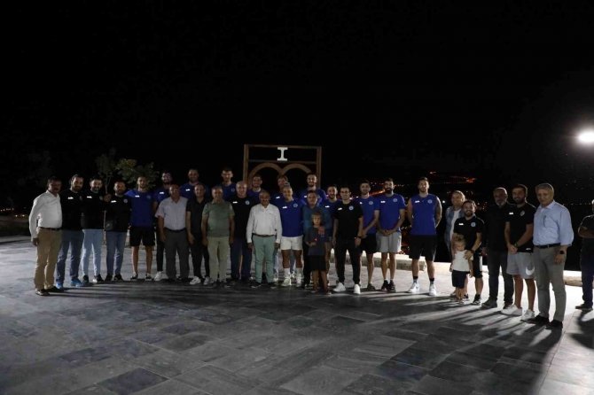 Develi Belediyespor Yönetimi Ve Sporcular Bir Araya Geldi