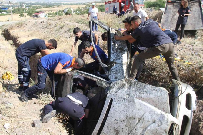 Elazığ’da Trafik Kazası: Ekipler Sıkışan Yaralı İçin Seferber Oldu