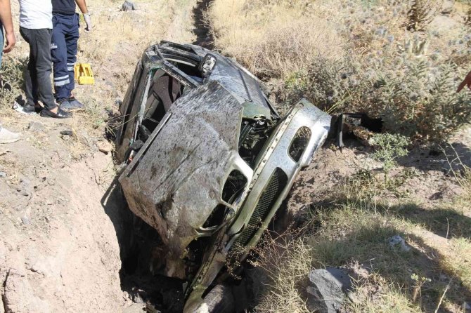 Elazığ’da Trafik Kazası: Ekipler Sıkışan Yaralı İçin Seferber Oldu