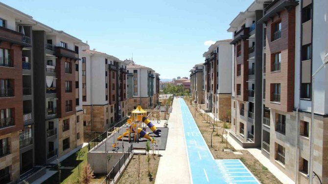 Elazığlı Depremzedeler Yeni Toki̇ Binalarında Güven İçerisinde Yaşıyor