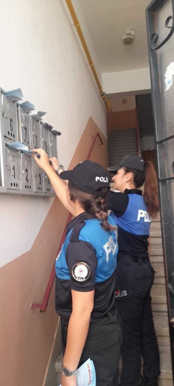 Polis Ekiplerinden Vatandaşlara Seyyar Satıcı Ve Dilenci Uyarısı