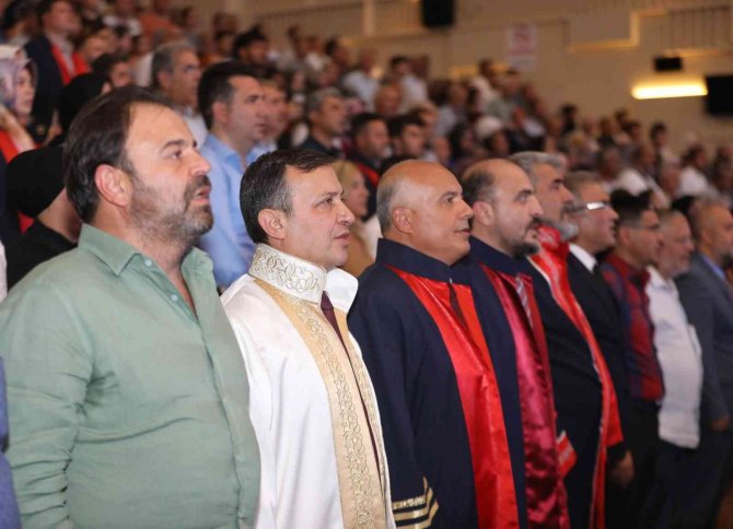 Erü Eğitim Fakültesi’nde Mezuniyet Heyecanı