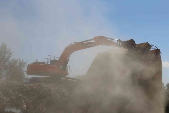 Eski Polis Lojmanlarının Yıkımına Başlandı