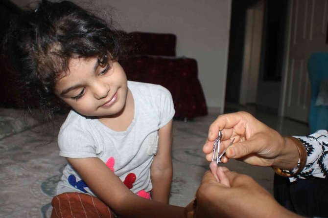 Evde Kardeşler Arası Kıskançlık Tırnak Yeme Alışkanlığına Neden Olabilir