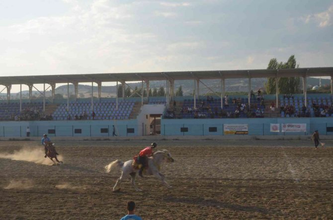 Selendi’de Atlı Ciritte Çeyrek Final Maçları Başladı