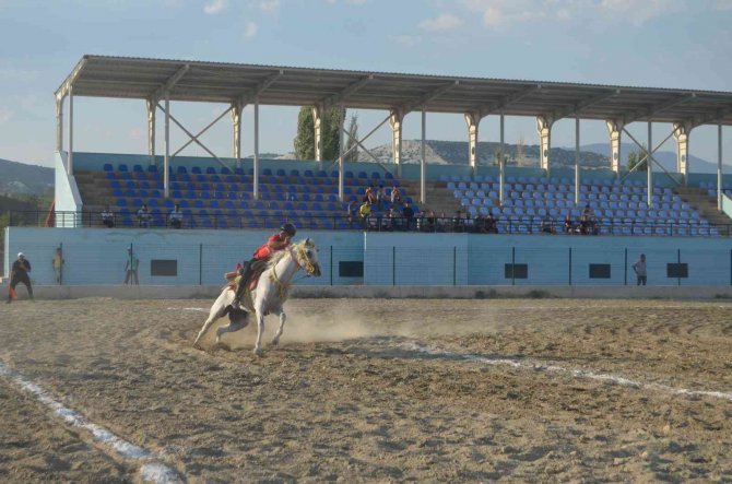 Selendi’de Atlı Ciritte Çeyrek Final Maçları Başladı