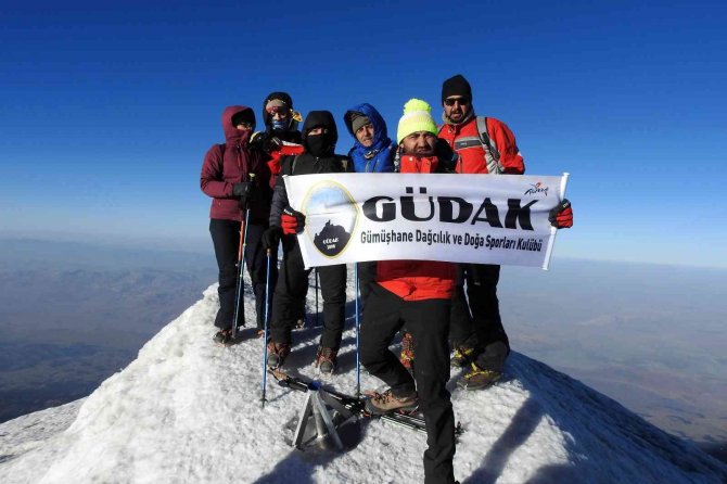 Gümüşhaneli Dağcılar 10. Kez Türkiye’nin Çatısına Çıktı