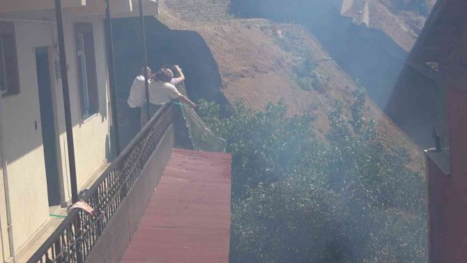 Gümüşhane’de Bir Evin Bahçesinde Çıkan Yangın Paniğe Neden Oldu