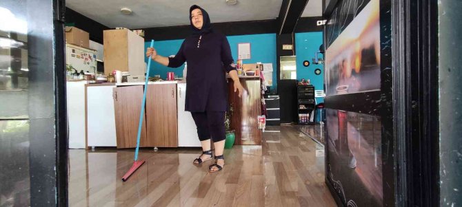 Hırsız Su Sayacını Çaldı, İş Yerini Su Bastı