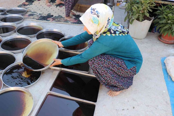 Gelin Kaynana Pekmez Üretip Satıyor