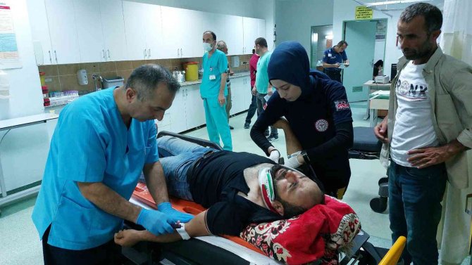 Samsun’da Traktör Şarampole Yuvarlandı: 2 Yaralı