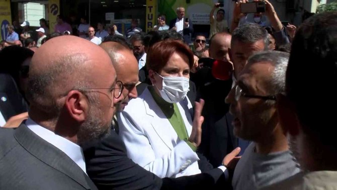 Meral Akşener Vatandaşa Bağırdı, Korumalar Zor Kullanarak Uzaklaştırdı