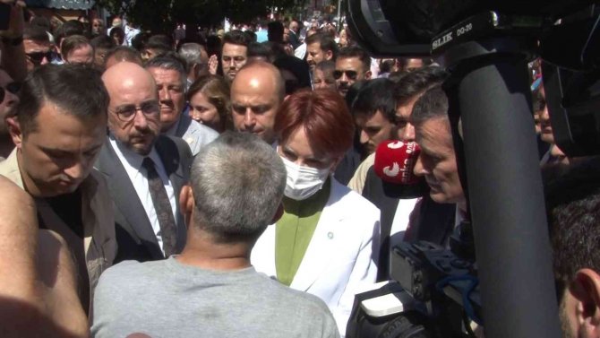Meral Akşener Vatandaşa Bağırdı, Korumalar Zor Kullanarak Uzaklaştırdı