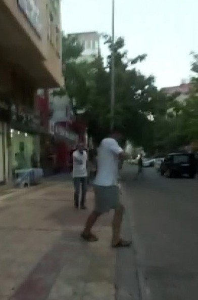 Kahramanmaraş’ta 1 Kişinin Yaralandığı Silahlı Kavga Kamerada