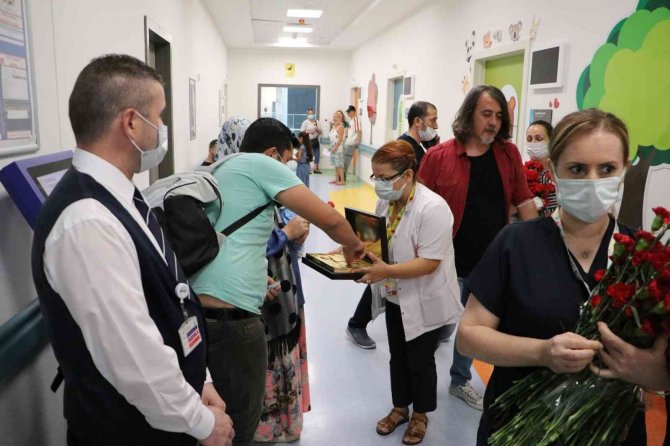 Muayeneye Karanfille Girdiler